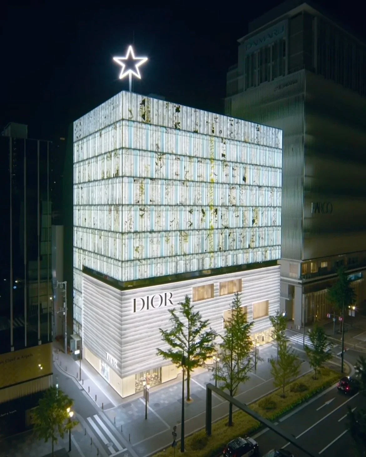 DIOR イチゴ刺繍ロンパース　オーバーオール Dior Announces New Store Location in Shinsaibashi, Osaka — Florré